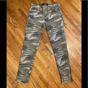 Charcoal Camo Camouflage Ankle Zipper Pants Size 6